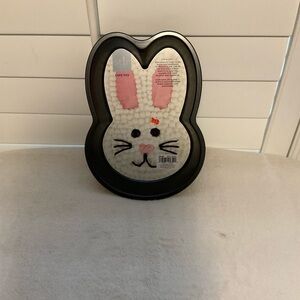 Bunny-Shaped Cake Pan - Black